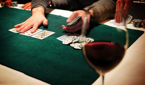 プロスペクト理論ポーカーの効果と戦略